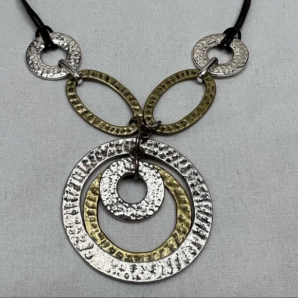 AVON Vintage Geometric Statement Necklace – Gold & Silver Tone Hammered Metal - Picture 4 of 12